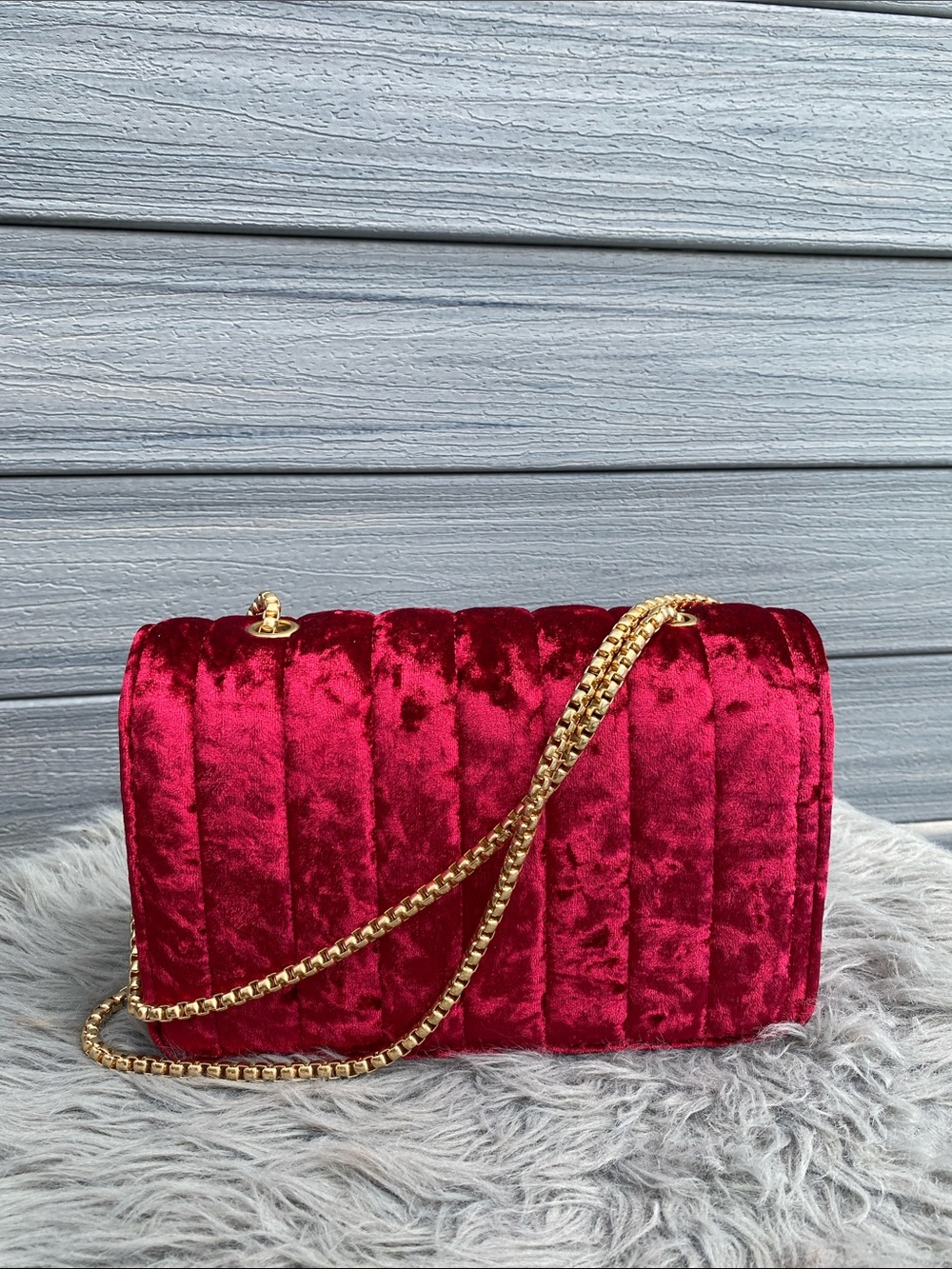Red Velvet Quilted Chain Shoulder Bag - Picture 2 of 3